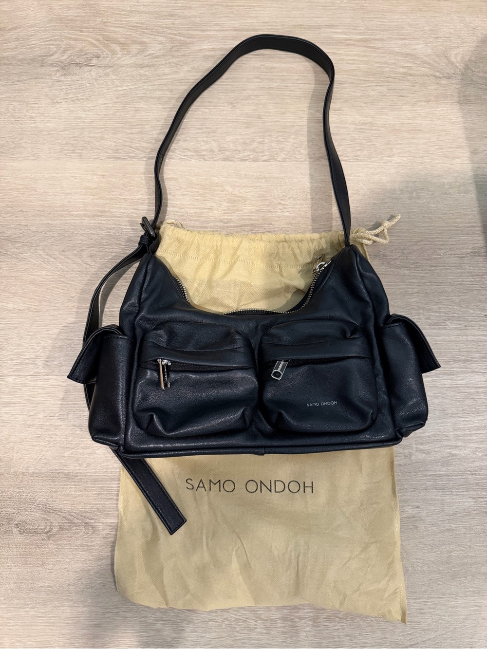 Samo Ondoh pocket mug bag M nappa black
